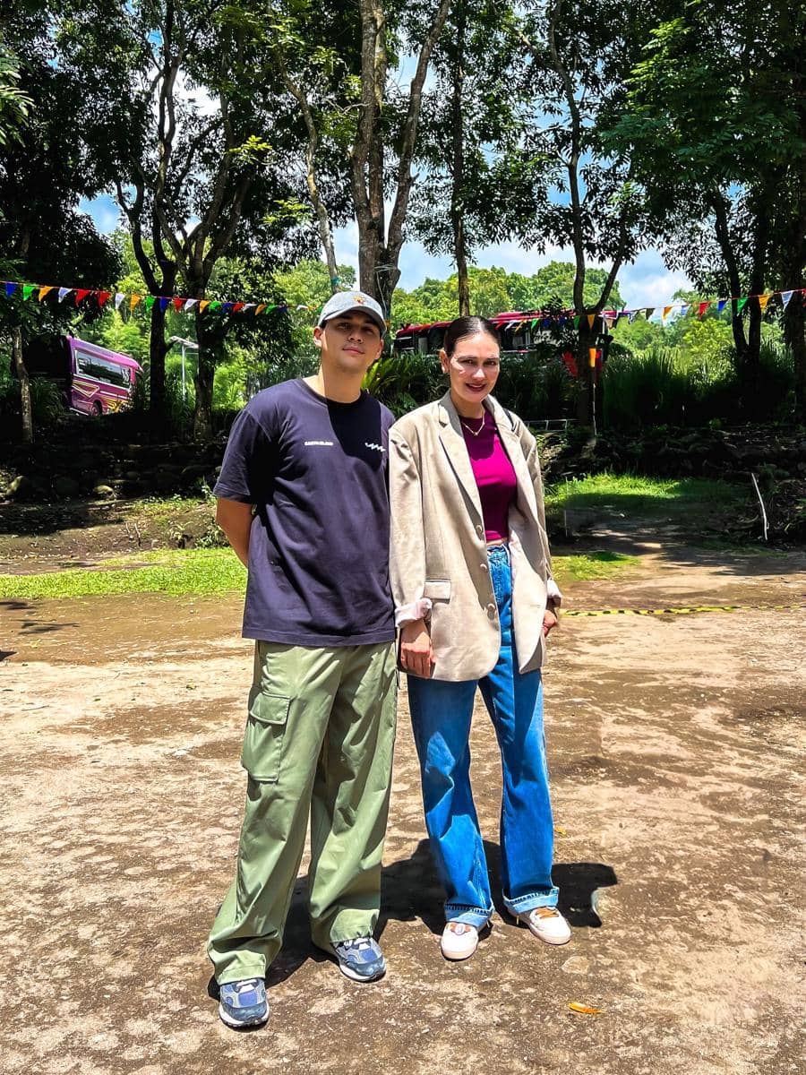 Luna Maya liburan bareng karyawan (instagram.com/lunamaya)