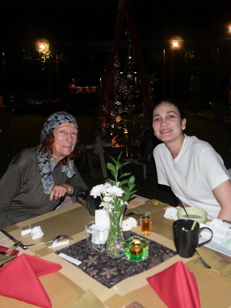Luna Maya liburan bareng karyawan (instagram.com/lunamaya)