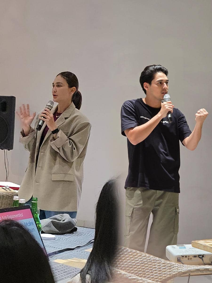 Luna Maya liburan bareng karyawan (instagram.com/lunamaya)