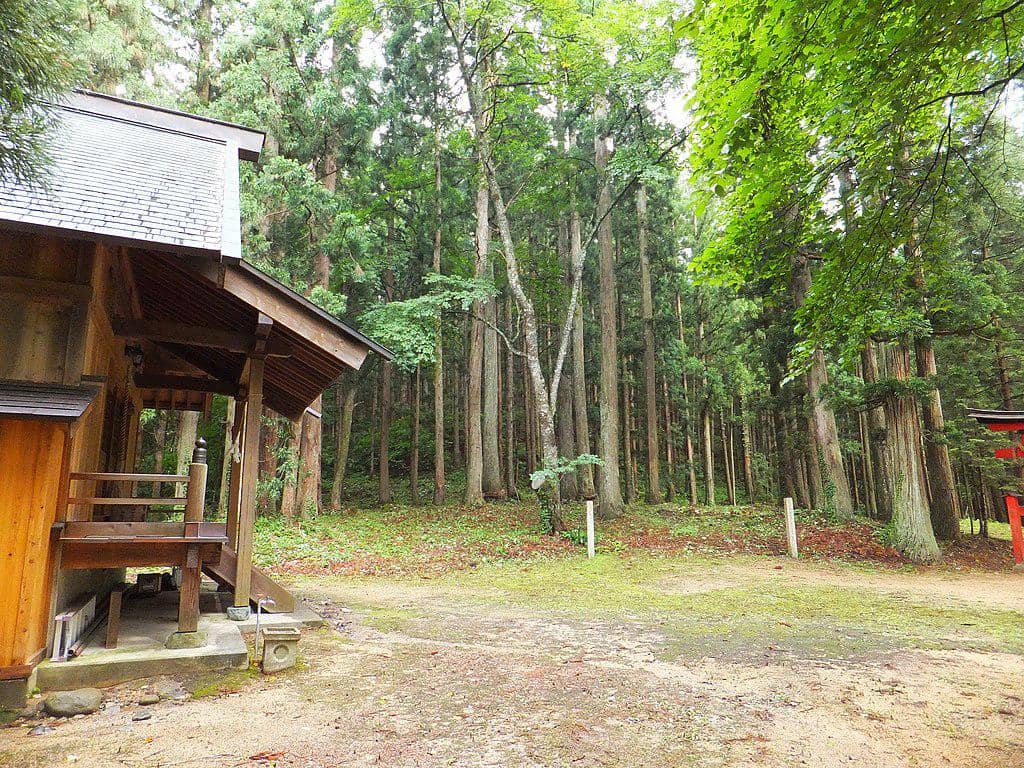 ilustrasi suasana desa di Hakuba