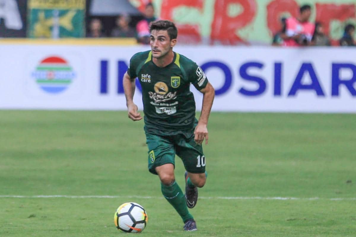 Robertino Pugliara saat bermain untuk Persebaya Surabaya.