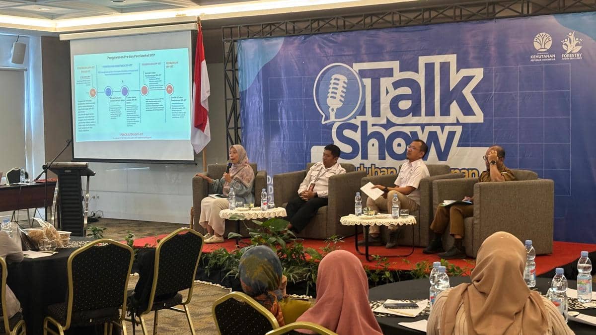Talk Show Produk Tani Hutan di Padang