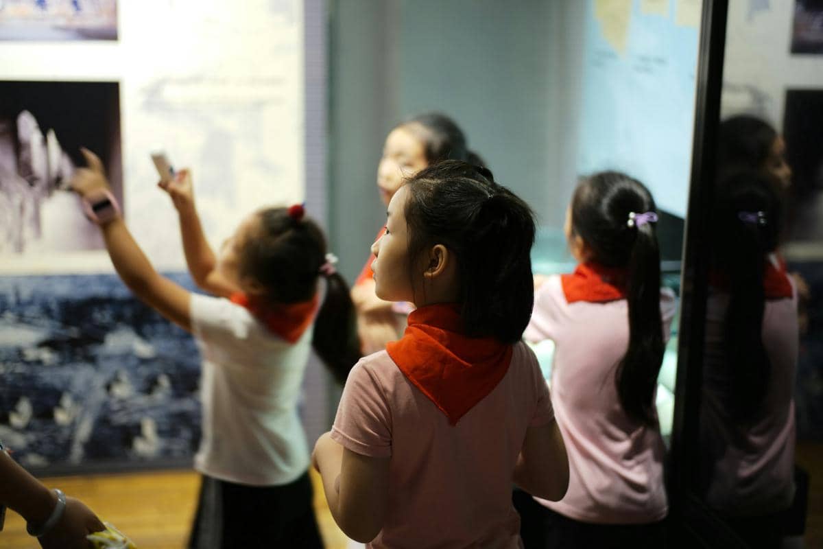 Anak Sering Dibandingkan? Ini Dampak Psikologis yang Bisa Terjadi