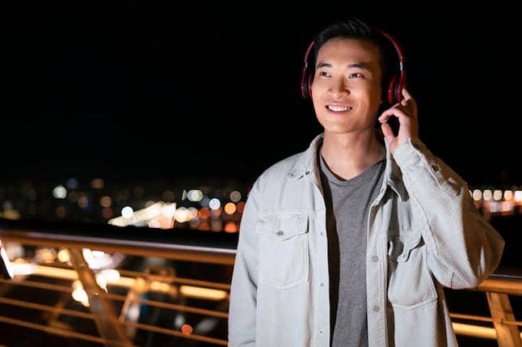 ilustrasi pria yang menyukai musik indie