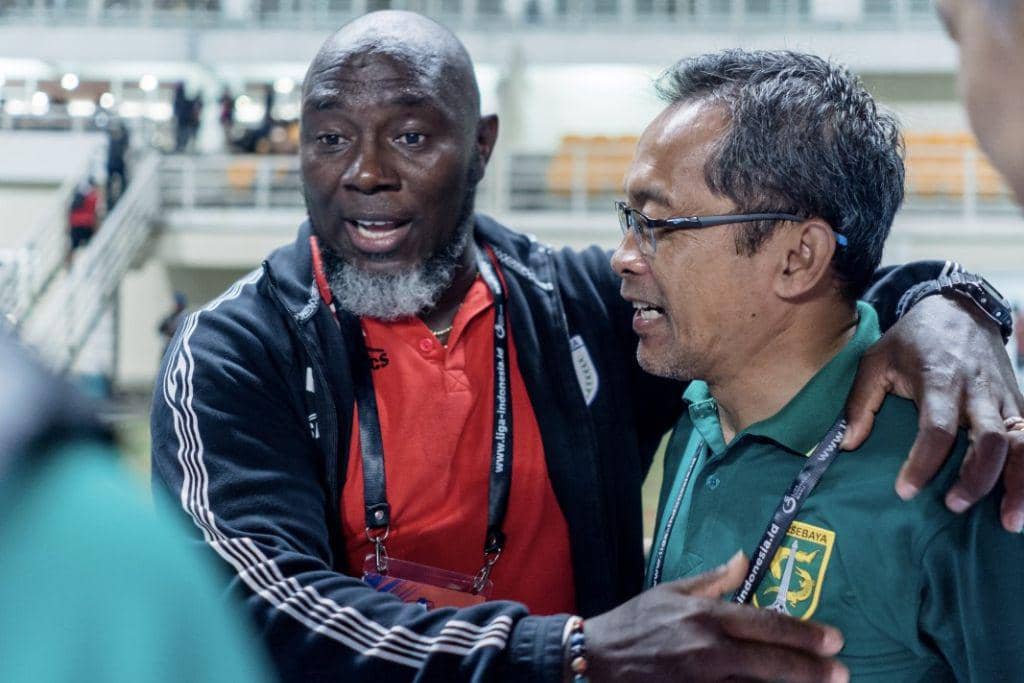 Jacksen F. Tiago dan Aji Santoso saat bertemu di musim 2019.