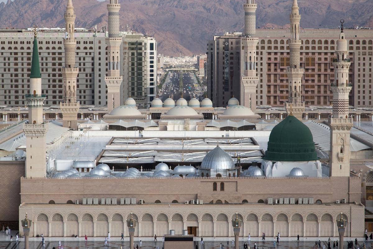 Masjid Nabawi (Muhammad Mahdi Karim (GFDL 1.2 or FAL), via Wikimedia Commons)