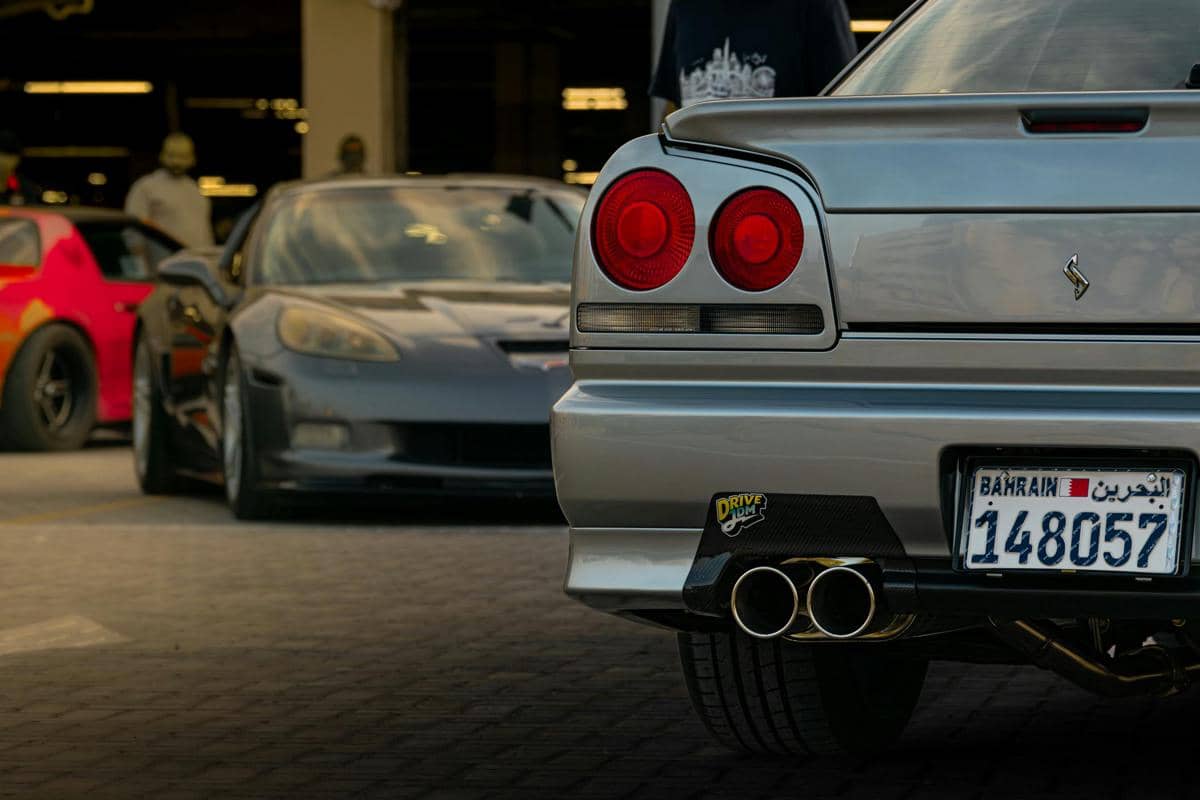 ilustrasi knalpot mobil 