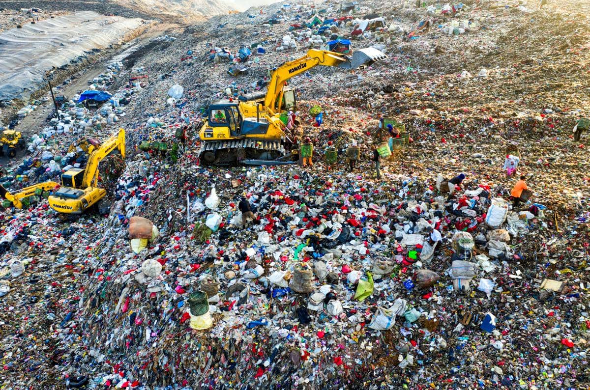 ilustrasi timbunan sampah di Indonesia akibat tingginya food waste 