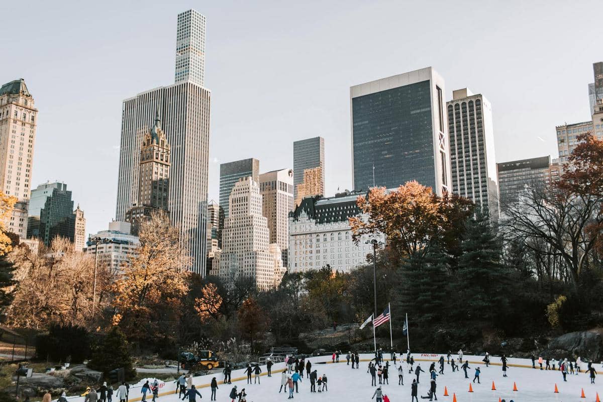ilustrasi skating di Wollman Rink