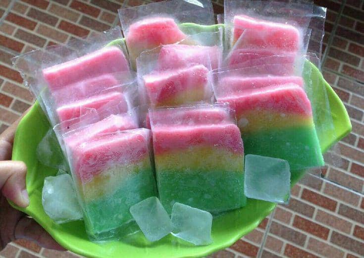 Ilustrasi es gabus pelangi