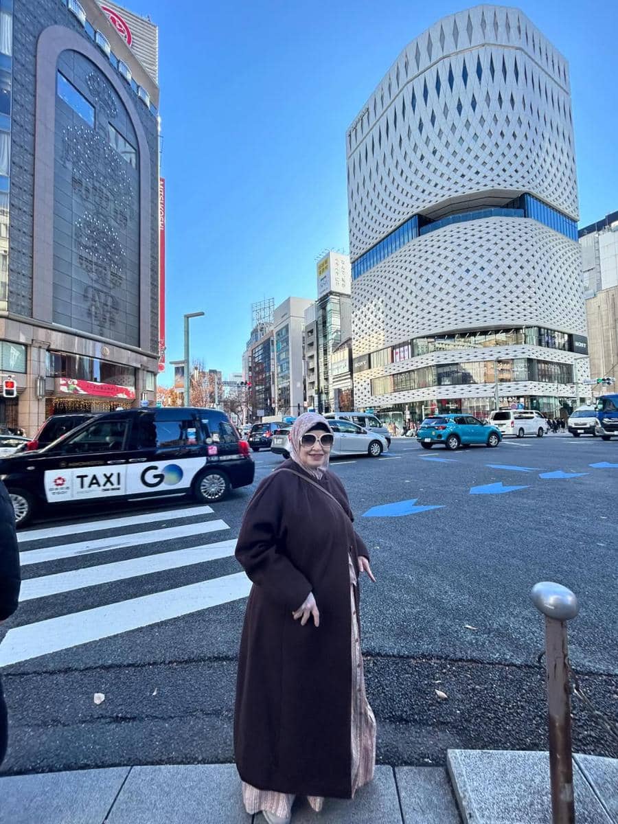 Pak Muh dan Mama Ida liburan di Jepang.