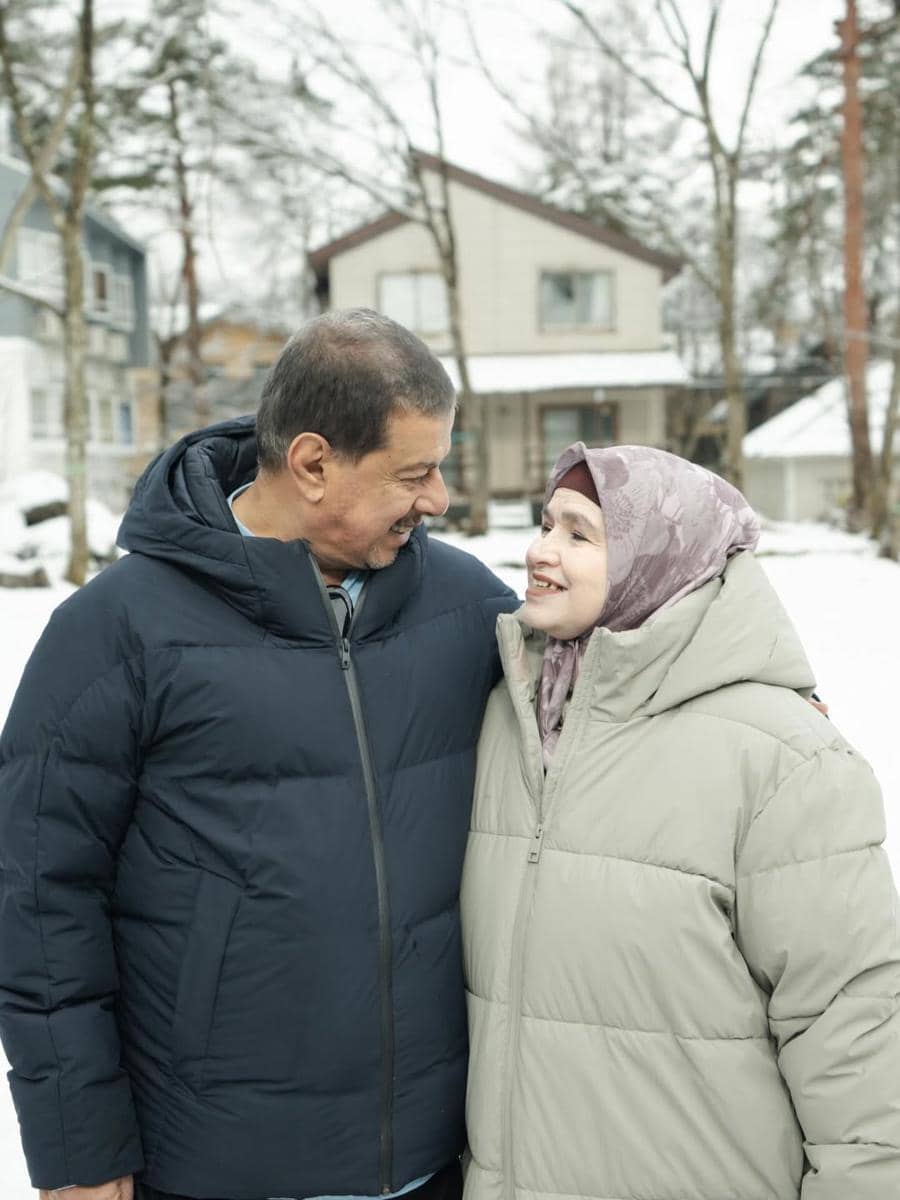 Pak Muh dan Mama Ida liburan di Jepang.