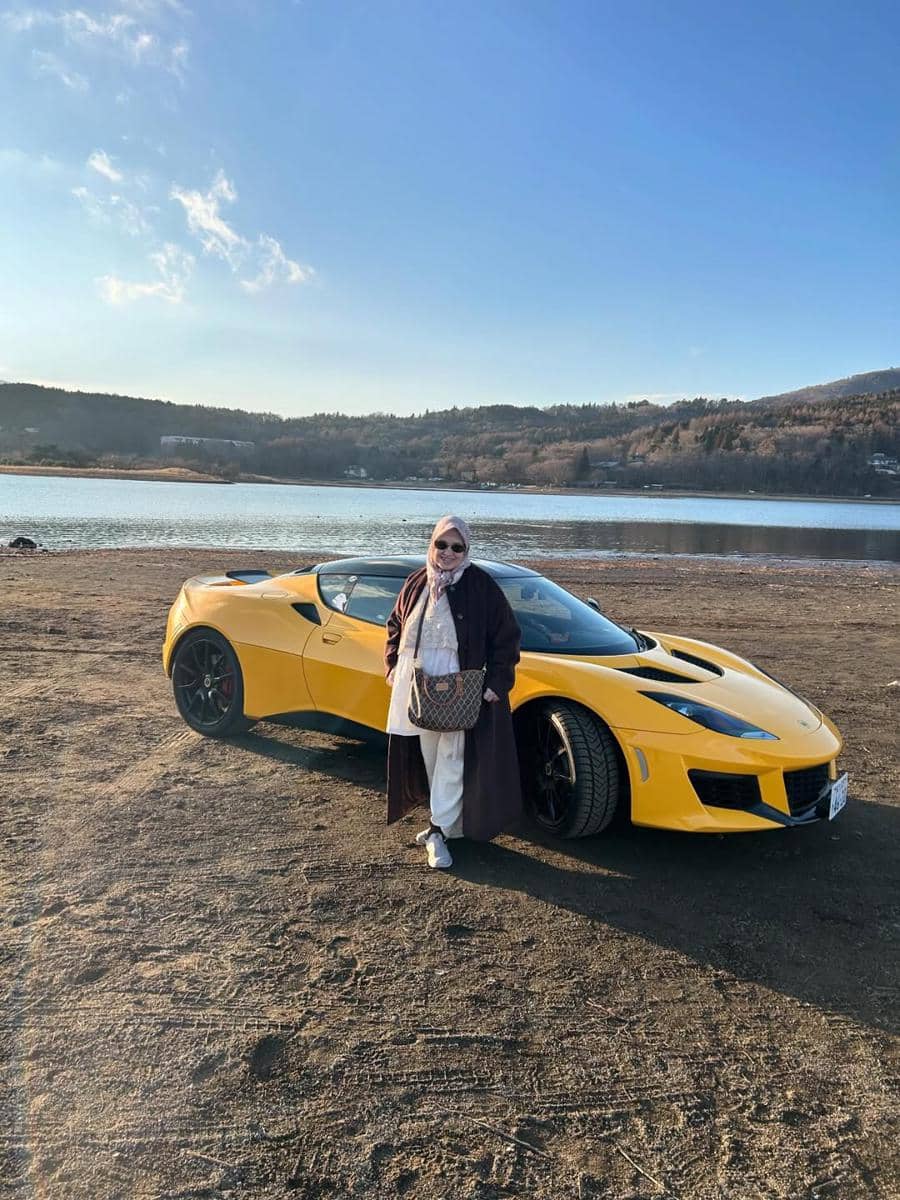 Pak Muh dan Mama Ida liburan di Jepang.