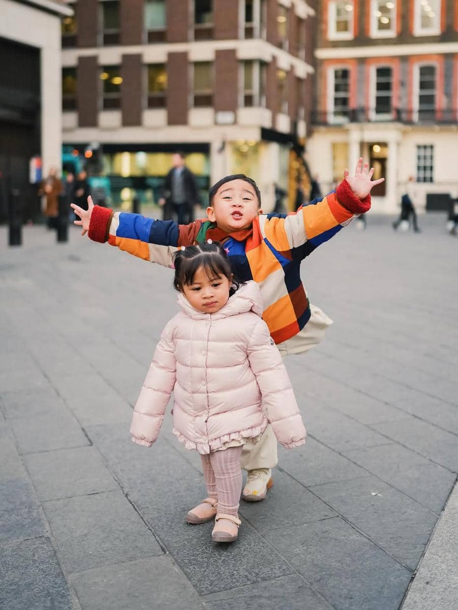 Trio R saat liburan ke London