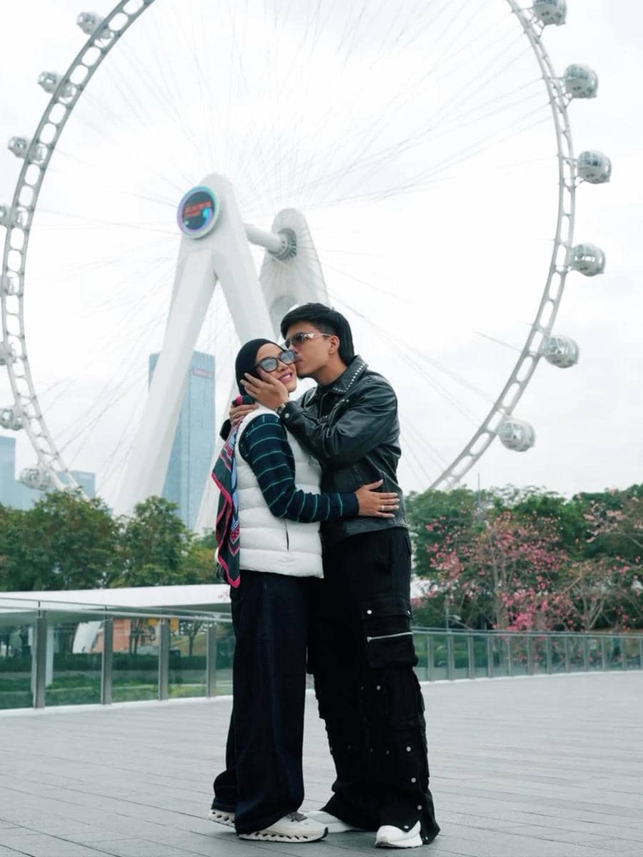 Keluarga Atta Halilintar liburan di Shenzhen, China.