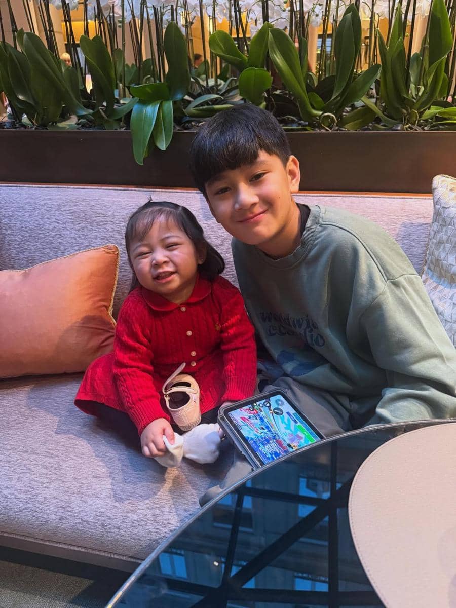 Trio R saat liburan ke London