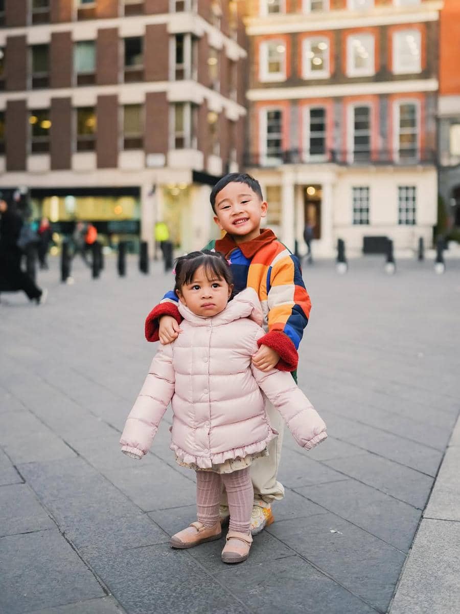 Trio R saat liburan ke London