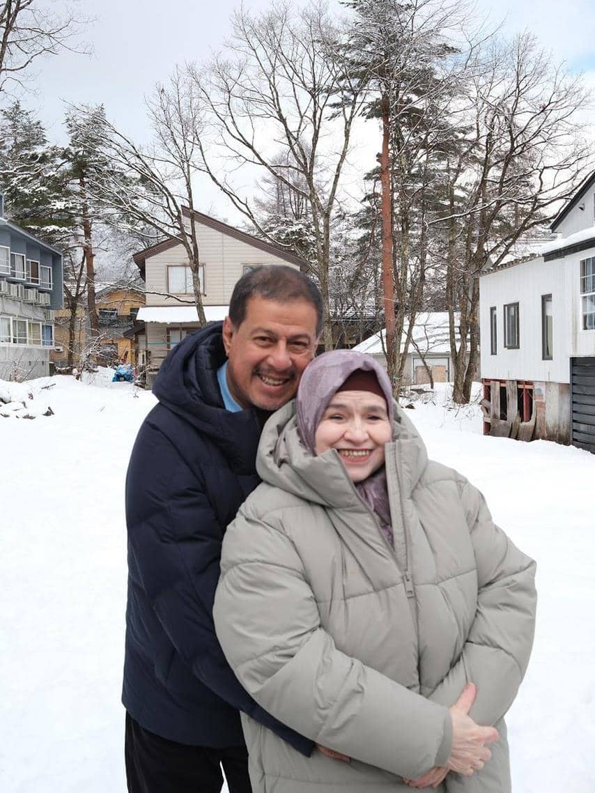 Pak Muh dan Mama Ida liburan di Jepang.