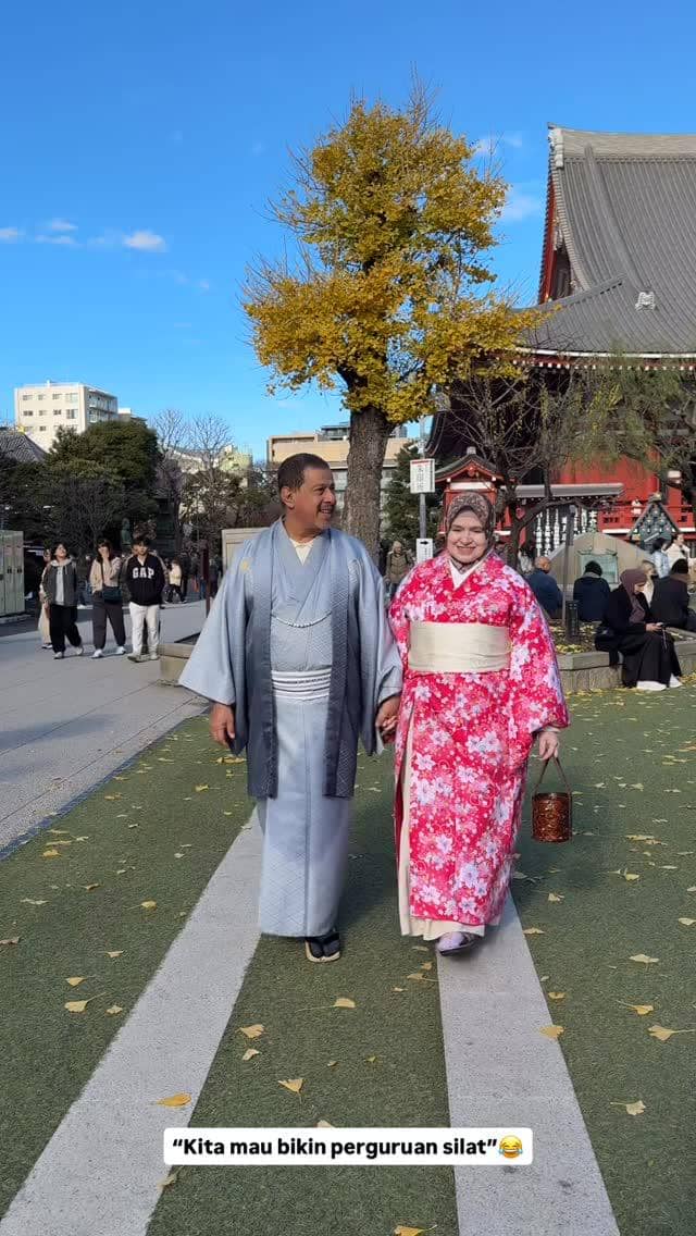 Pak Muh dan Mama Ida liburan di Jepang.