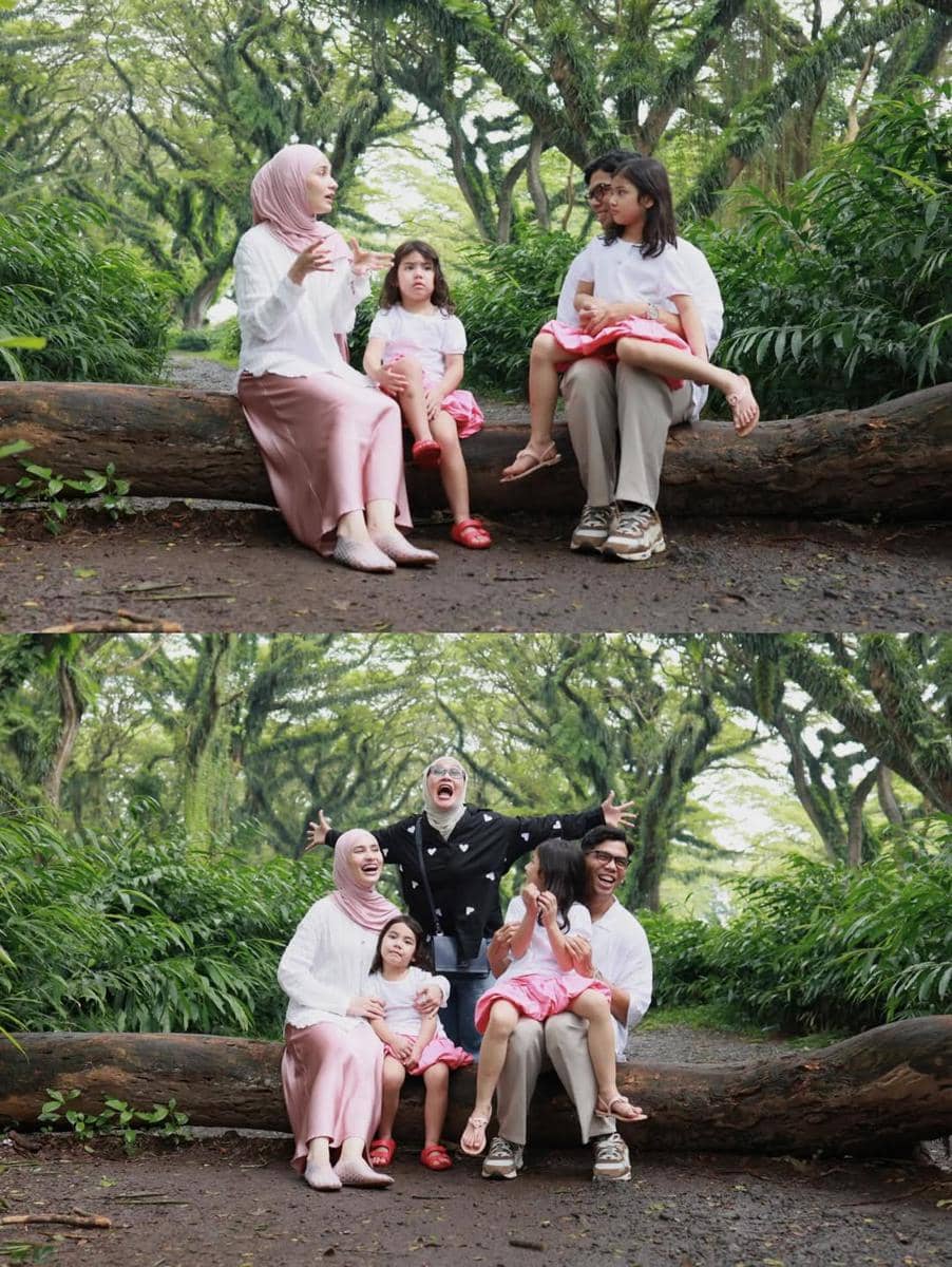 Keluarga Dwi Handayani main di Hutan De Djawatan, Banyuwangi.