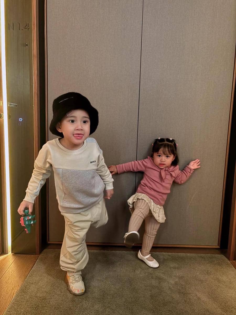 Trio R saat liburan ke London