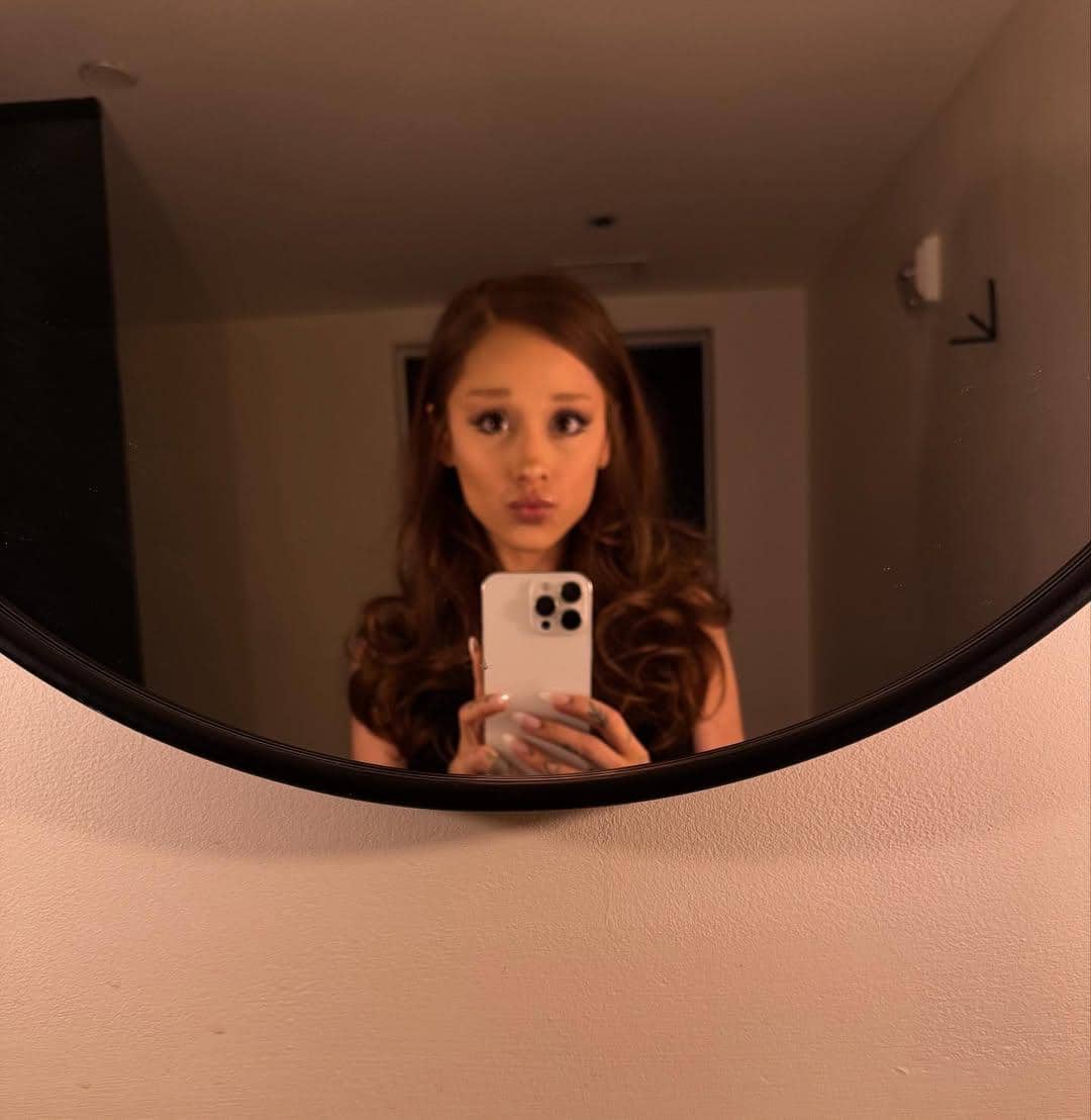 Potret gaya rambut Ariana Grande