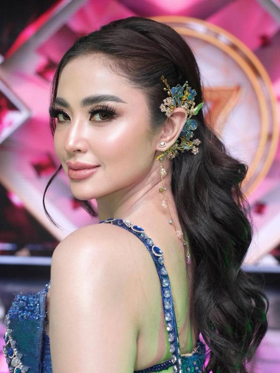 Inspirasi gaya rambut ala Dewi Perssik