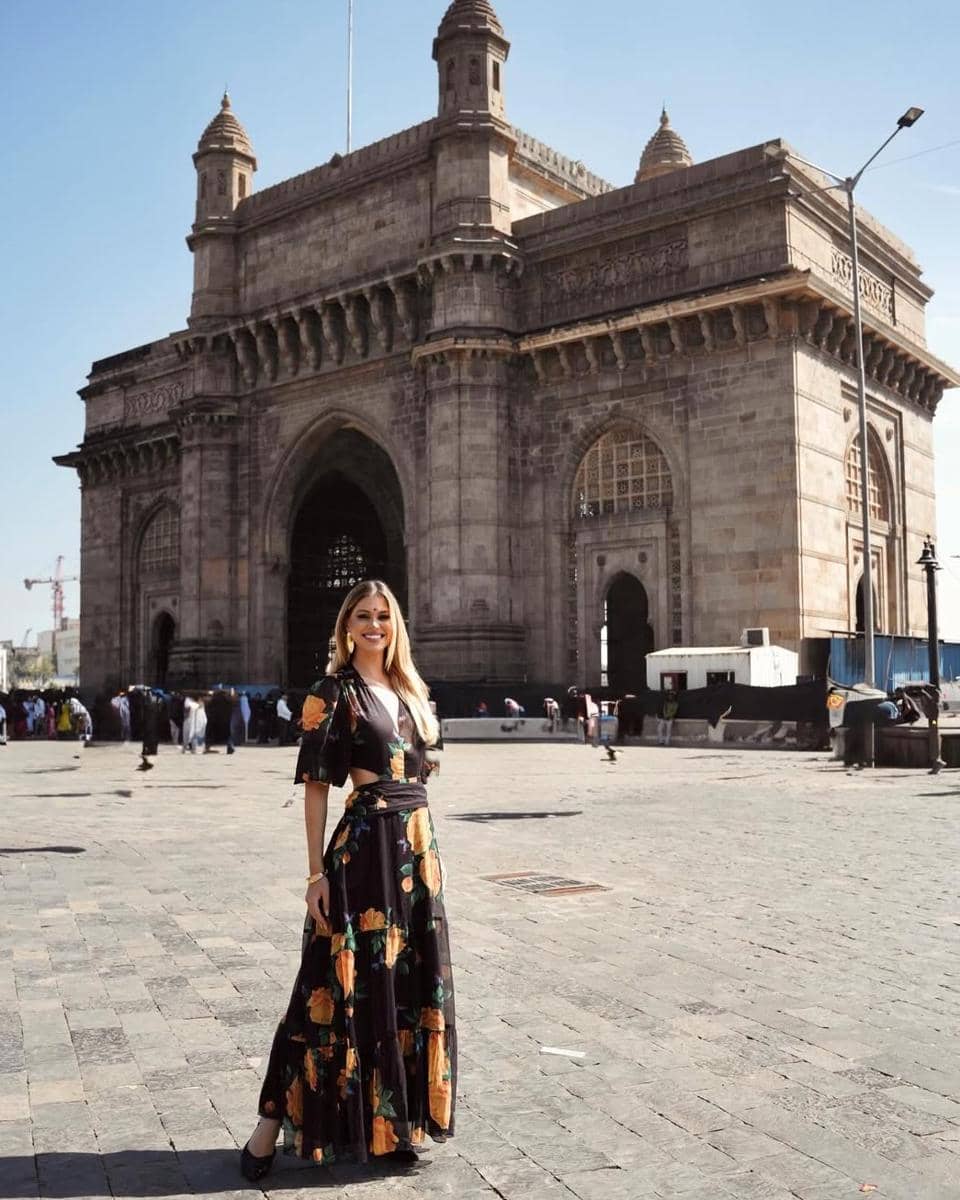 potret kunjungan Eduarda Braum Miss Supranational 2025 di India