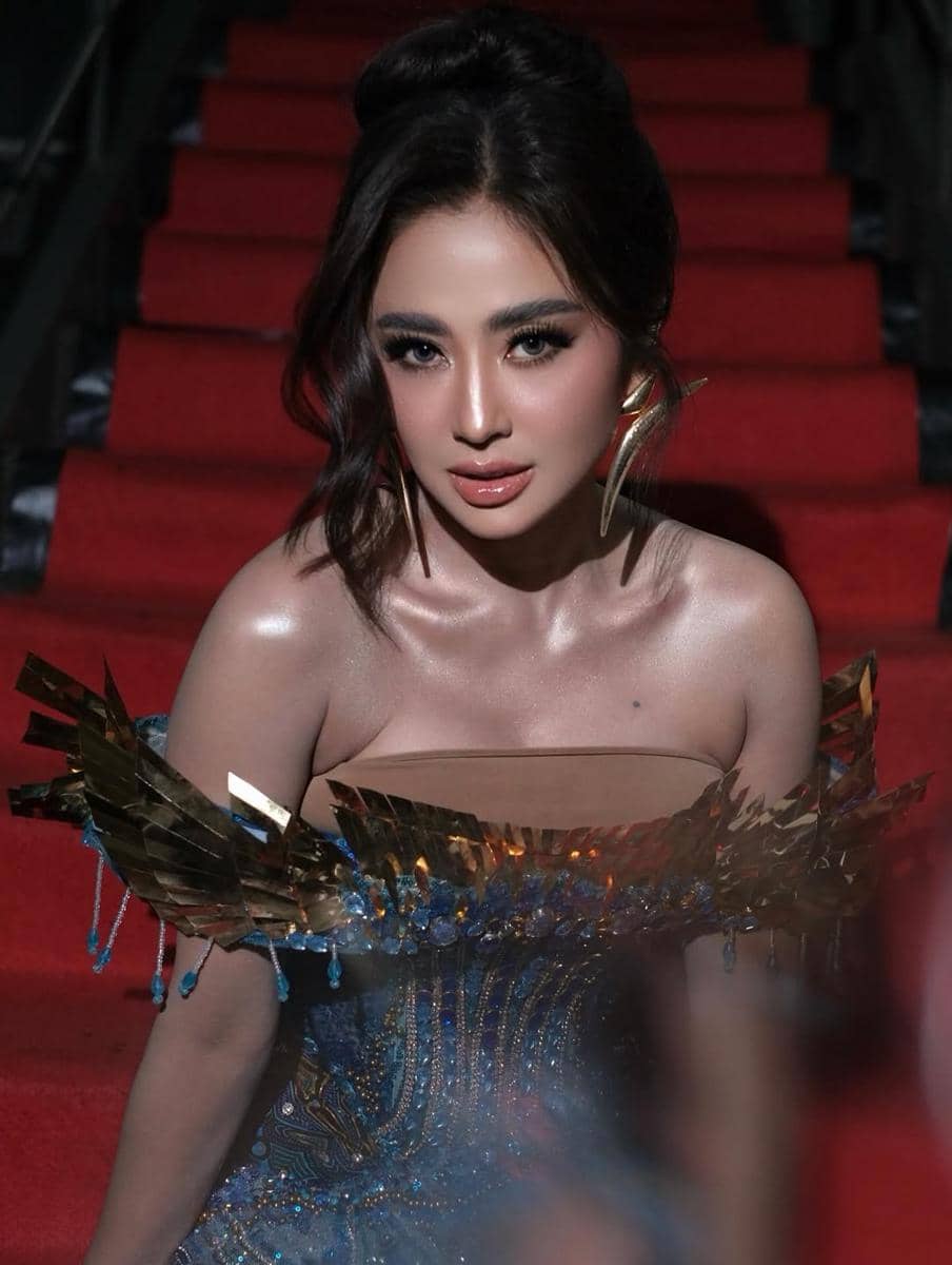 Inspirasi gaya rambut ala Dewi Perssik