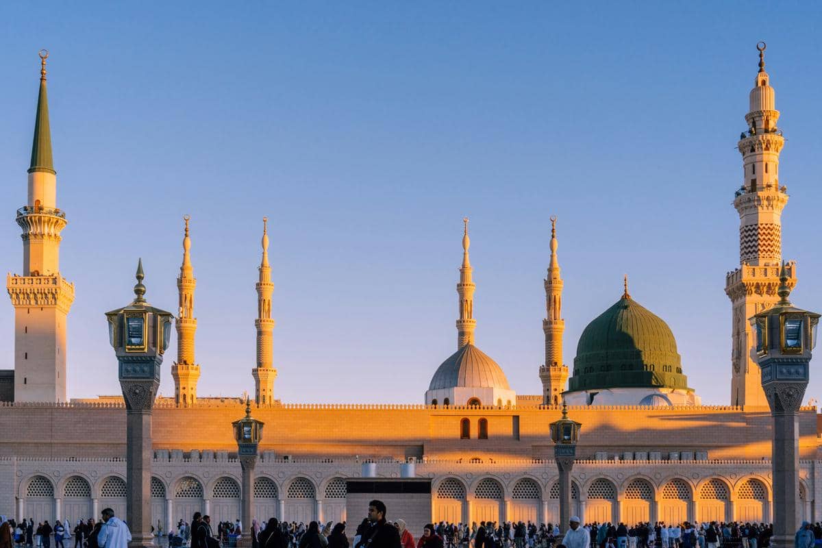 Masjid Nabawi, Madinah, Arab Saudi (unsplash.com/@swafie)