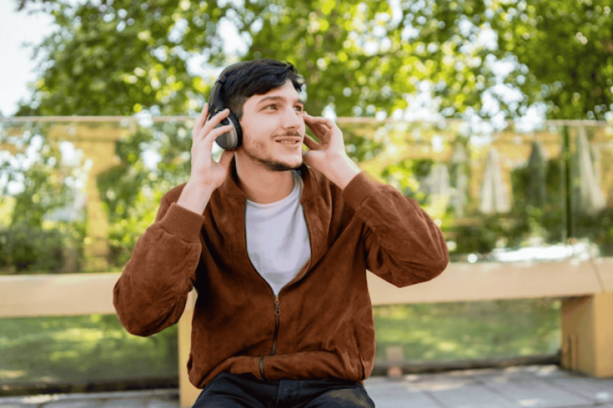 ilustrasi pria yang menyukai musik indie