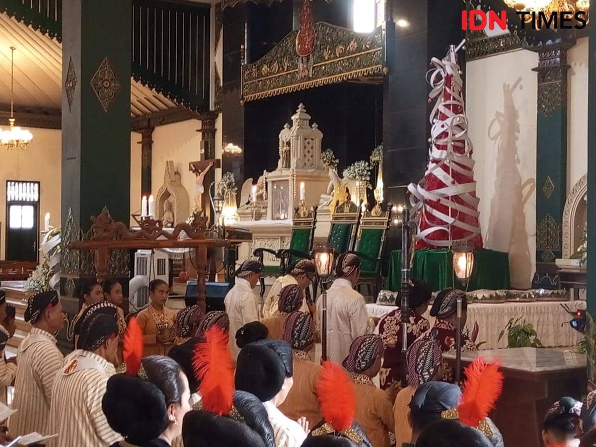 Perayaan misa Vigili Natal di Gereja HKTY Ganjuran Bantul. 