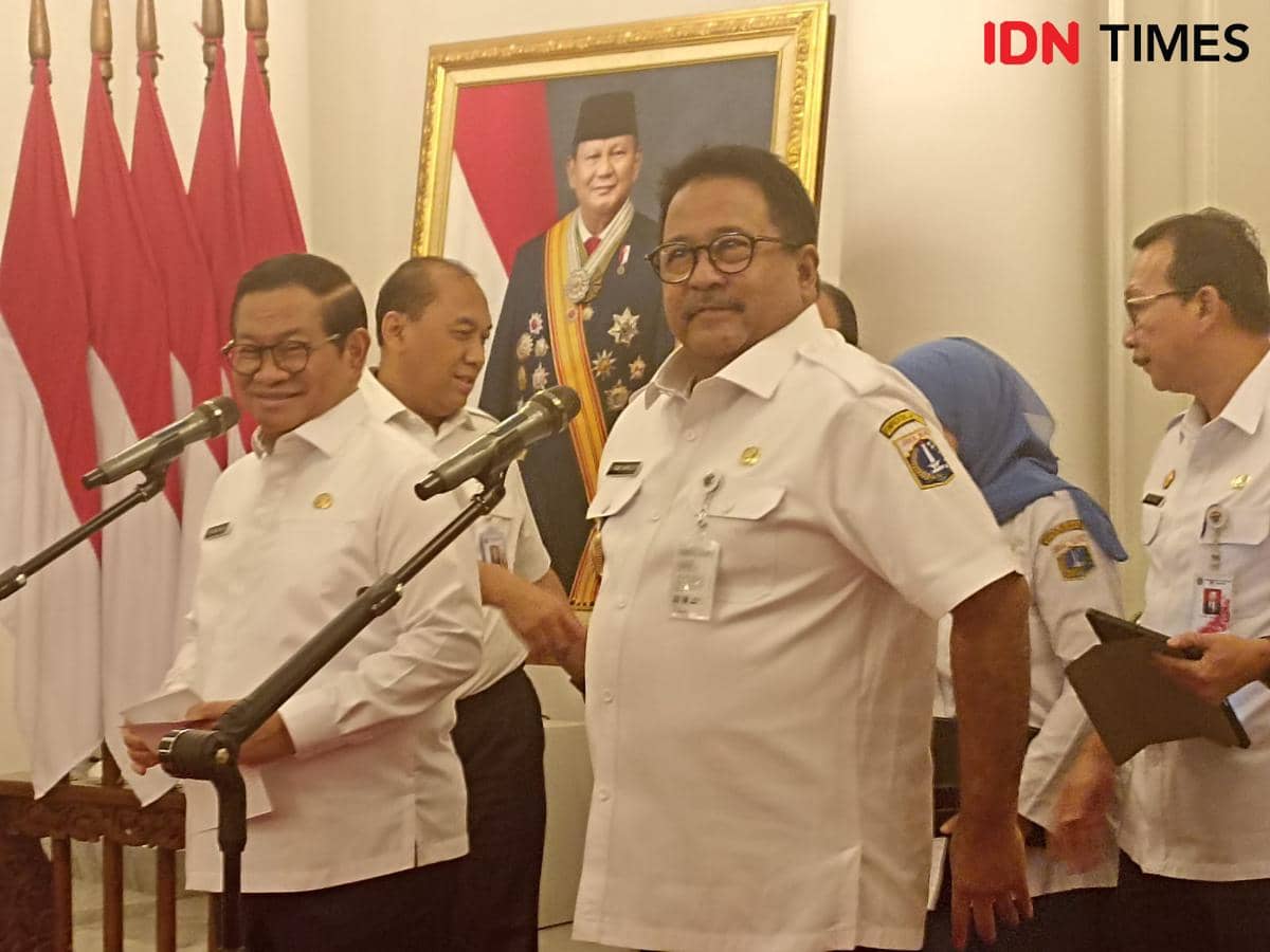 Gubernur DKI Jakarta, Pramono Anung dan Wakil Gubernur, Rano Karno di Balai Kota, Rabu (24/12/2025). (IDN Times/Dini Suciatiningrum)