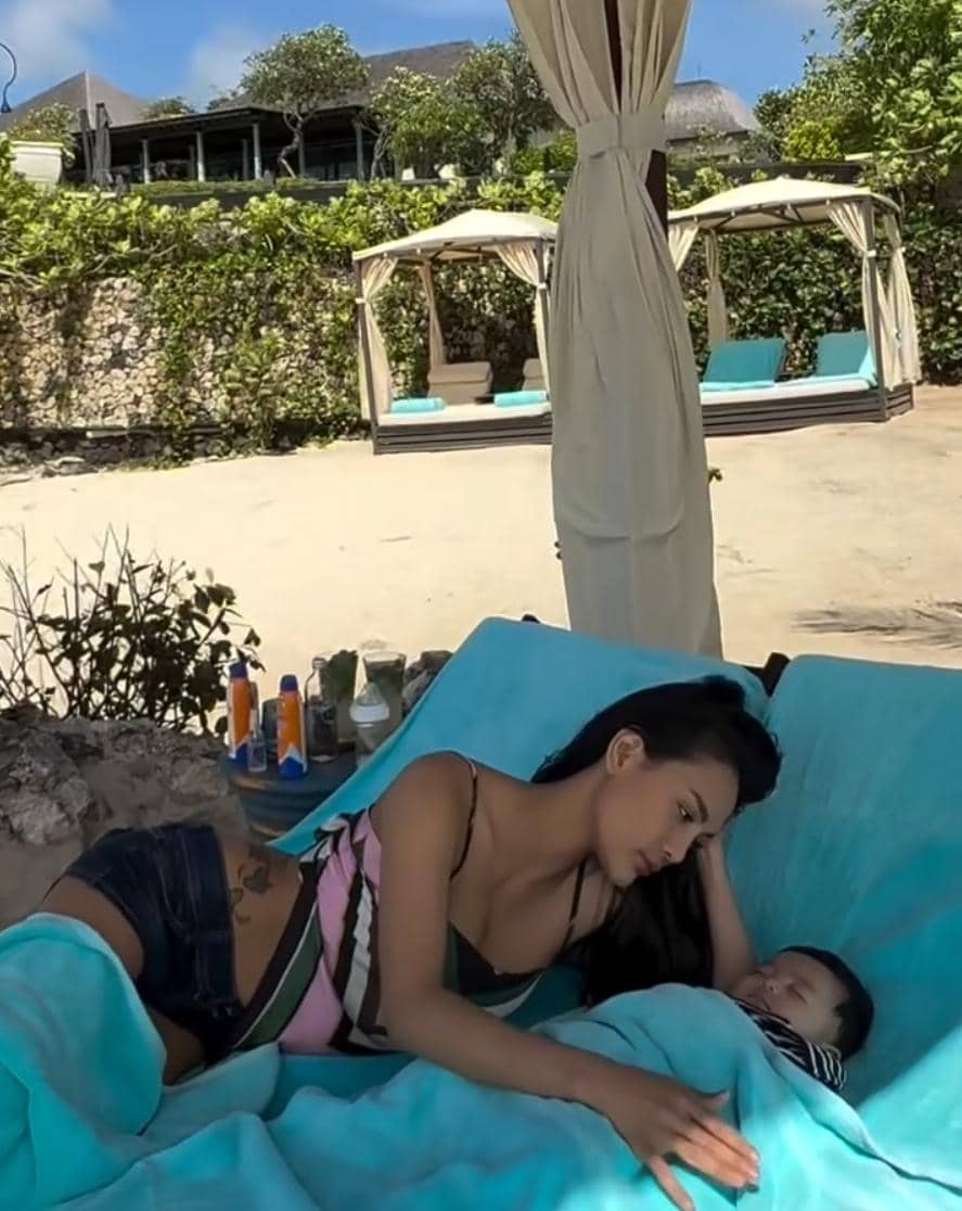 erika carlina dan anaknya