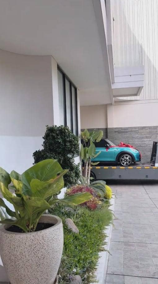 Bella Bonita Dapat Kado Ulang Tahun ke-27 Mobil Mewah (tiktok.com/mamacundamani)