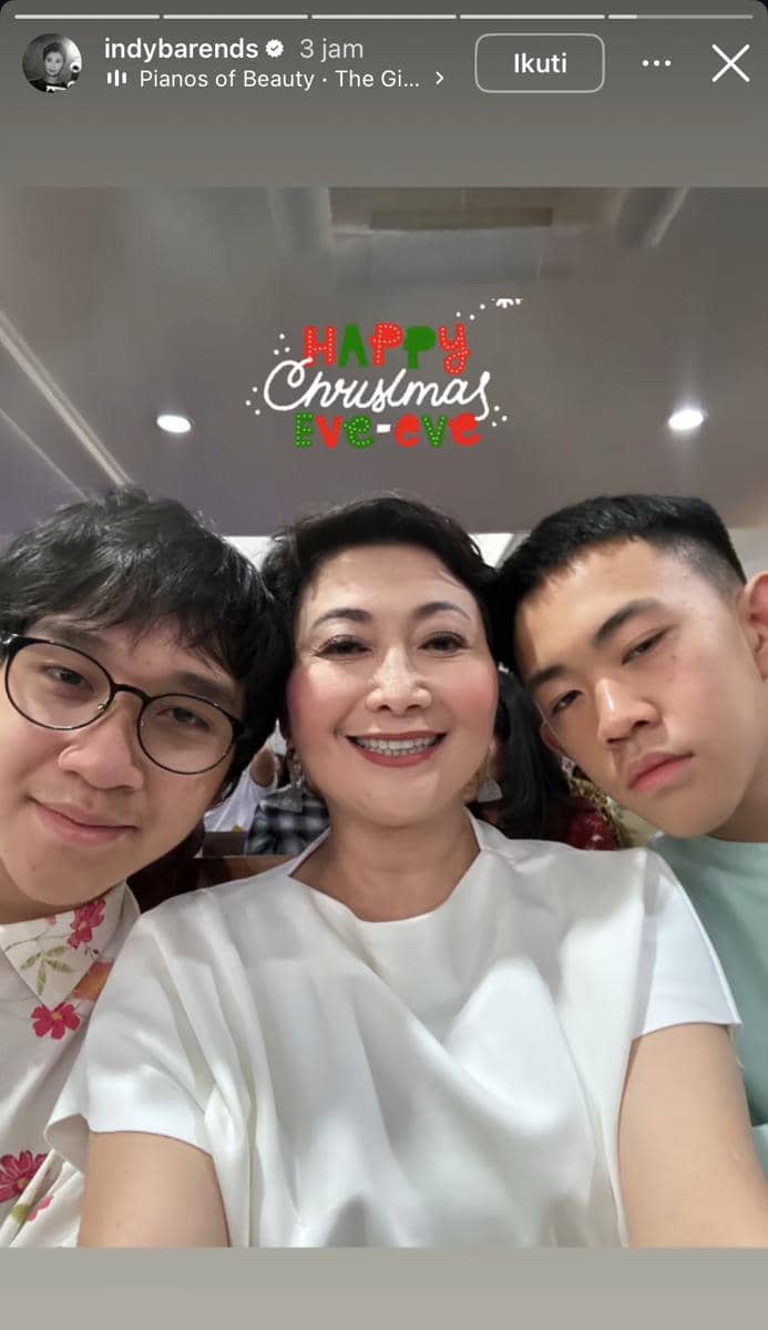 potret artis mengikuti Misa Natal 2025