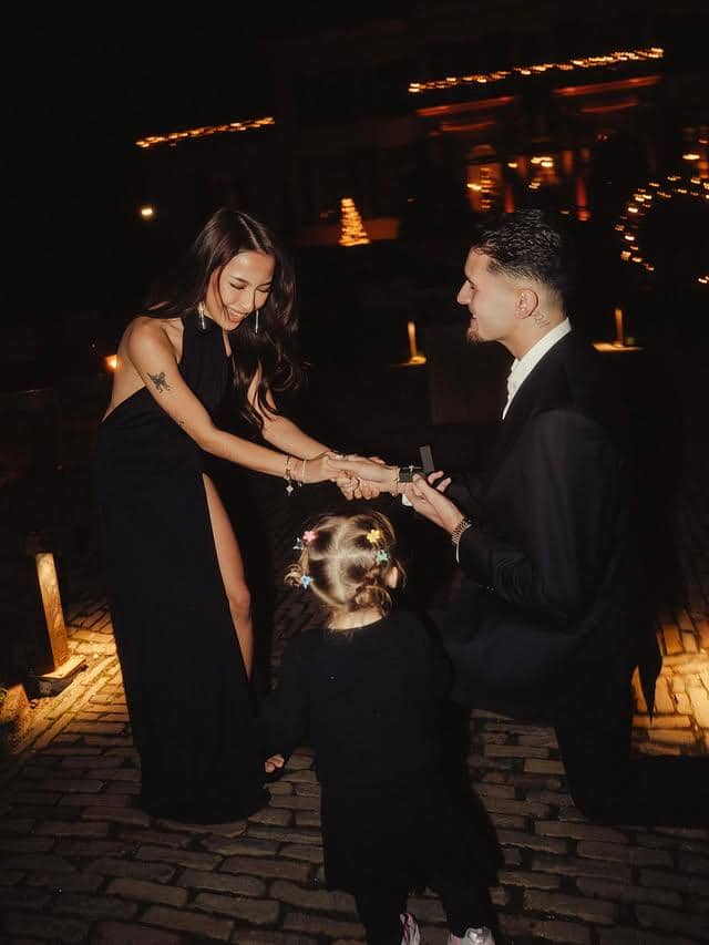 potret Jennifer Coppen dilamar Justin Hubner 