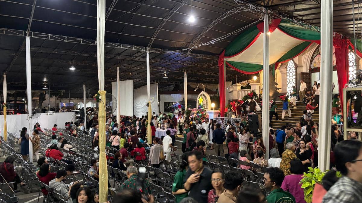 malam natal di gereja.jpg