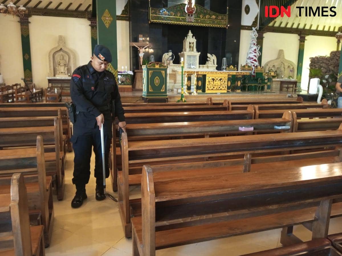 Sterilisasi Gereja HKTY Ganjuran Bantul. (IDN Times/Daruwaskita)
