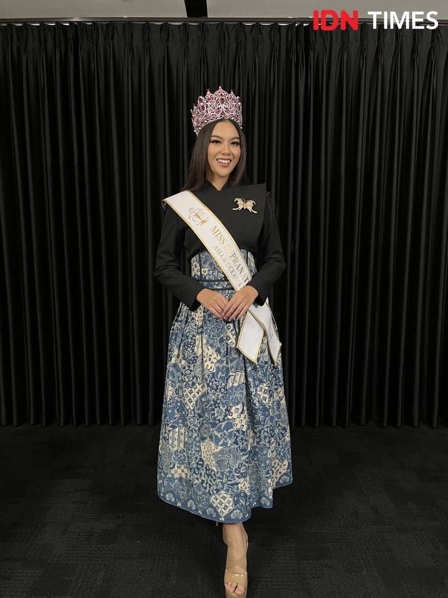 OOTD Puteri Indonesia 2025 di Media Visit IDN Times