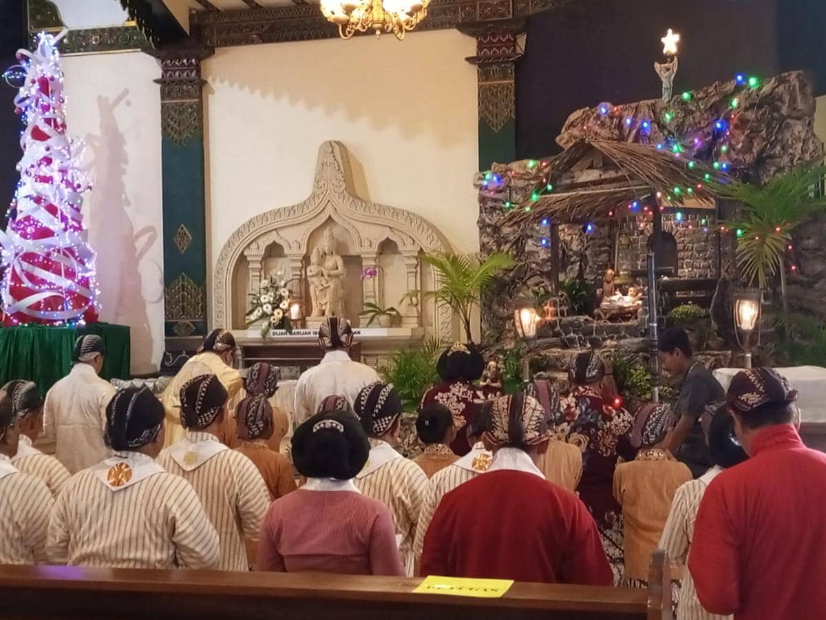 Perayaan misa Vigili Natal di Gereja HKTY Ganjuran Bantul. 