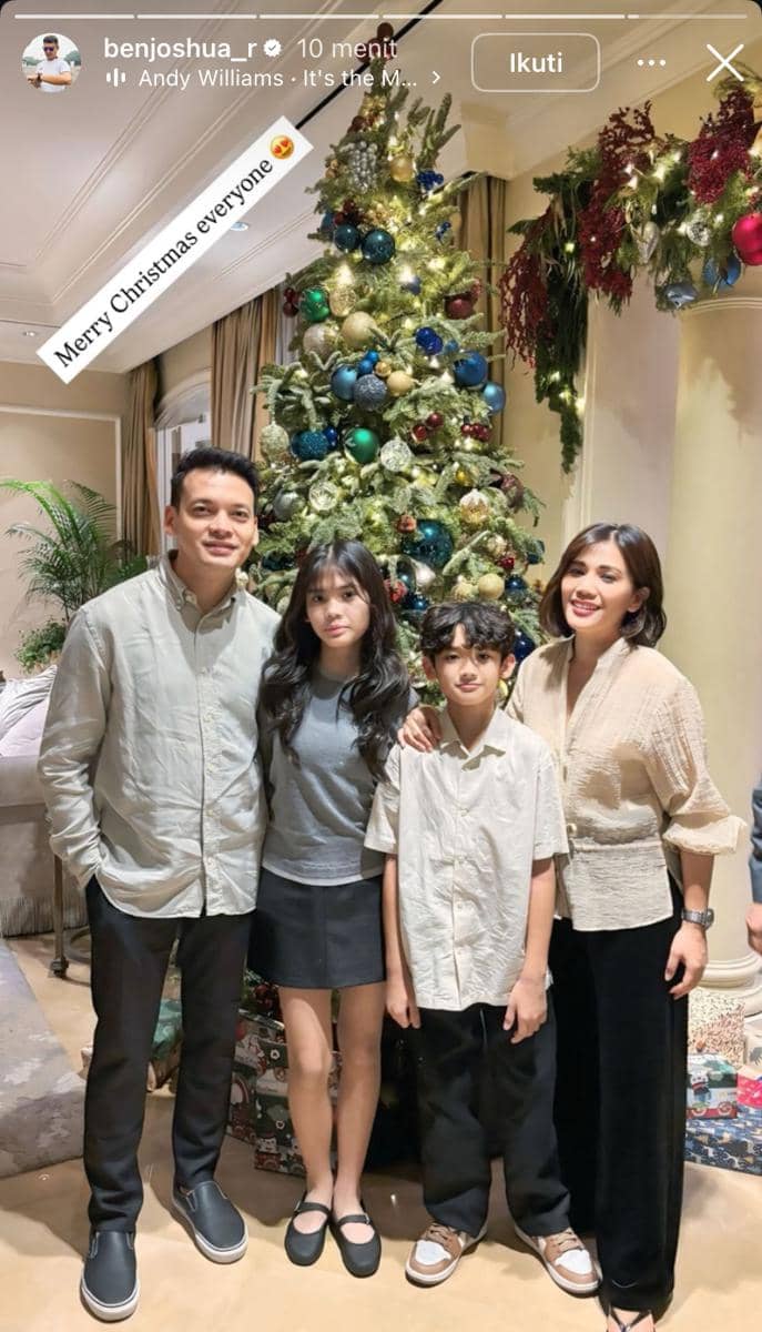 potret artis mengikuti Misa Natal 2025