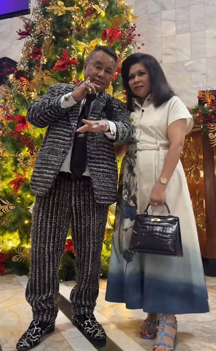 potret artis mengikuti Misa Natal 2025