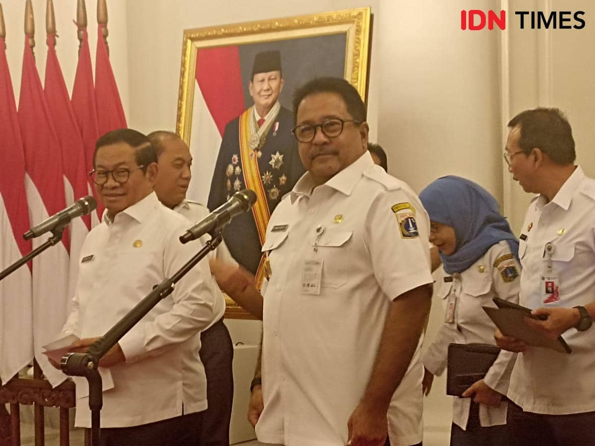 Gubernur DKI Jakarta, Pramono Anung dan Wakil Gubernur, Rano Karno di Balai Kota, Rabu (24/12/2025). (IDN Times/Dini Suciatiningrum)
