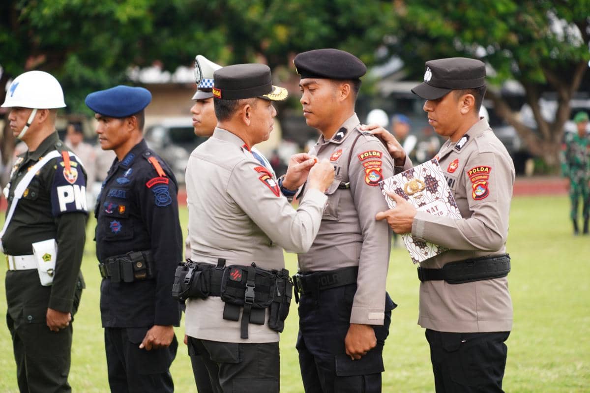 Polda NTB menerjunkan Tim Jibom Detasemen Gegana Satuan Brimob.
