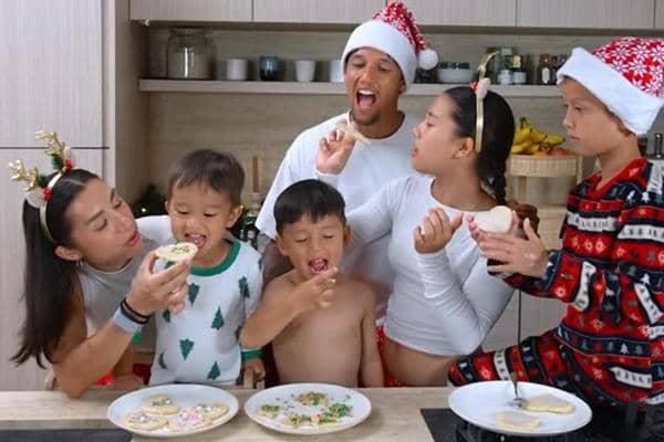 Jennifer Bachdim Bikin Kue Natal (instagram.com/jenniferbachdim)