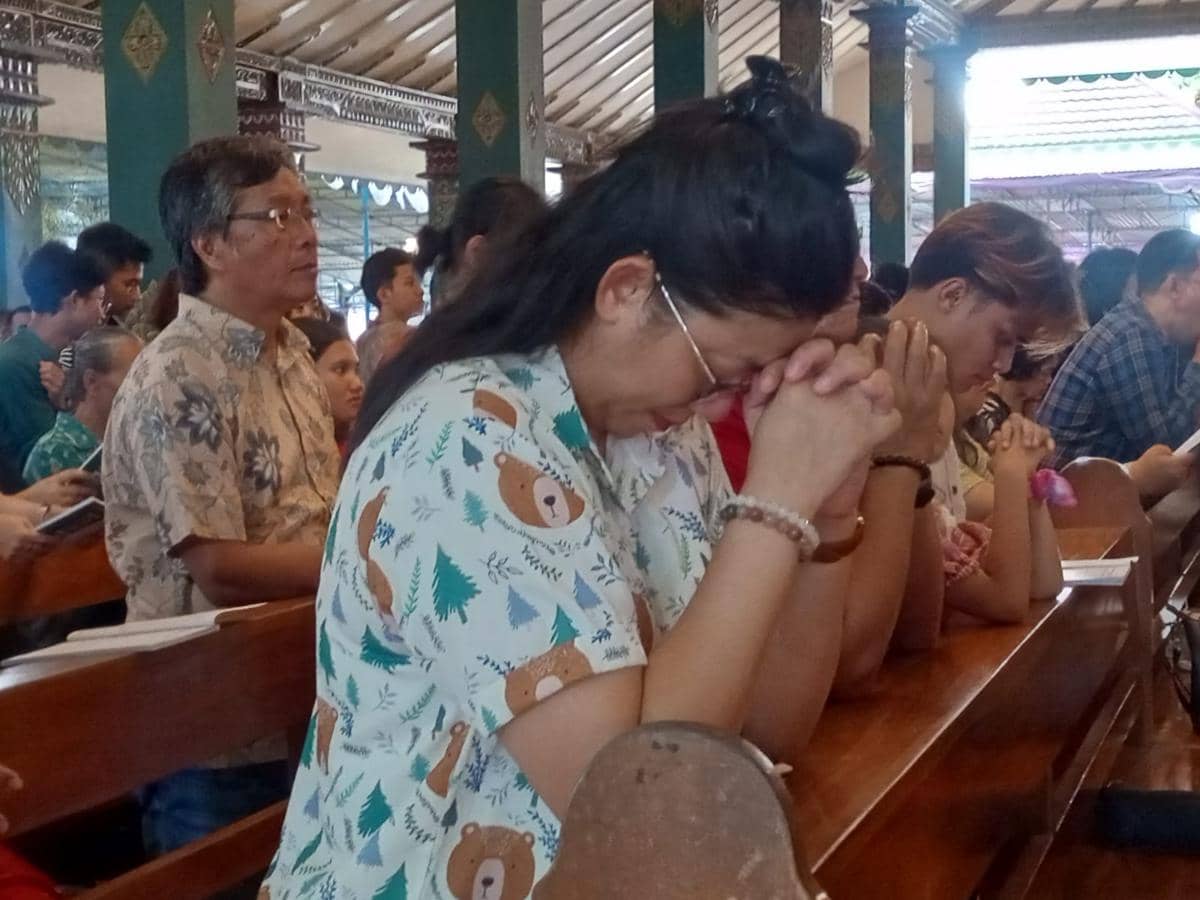 Perayaan misa Vigili Natal di Gereja HKTY Ganjuran Bantul. 