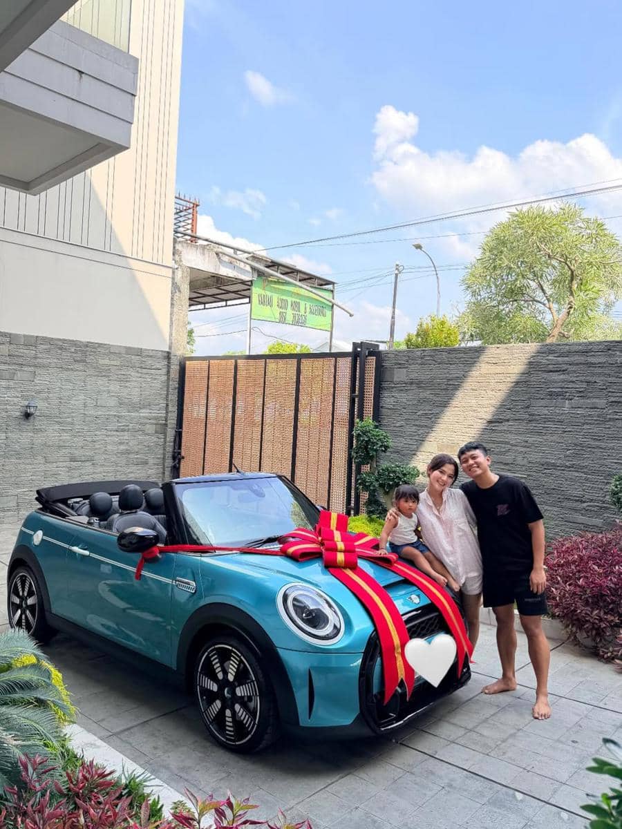 Bella Bonita Dapat Kado Ulang Tahun ke-27 Mobil Mewah (tiktok.com/mamacundamani)