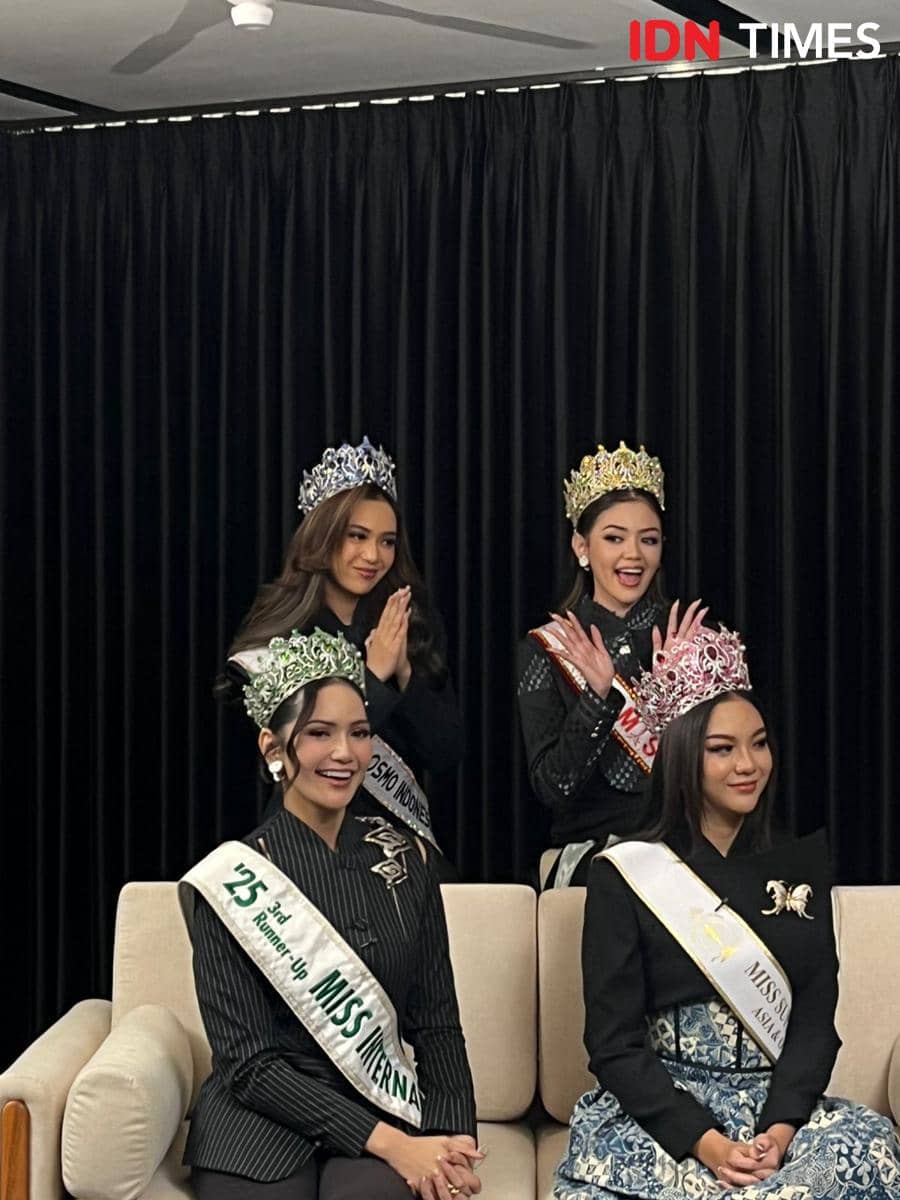 OOTD Puteri Indonesia 2025 di Media Visit IDN Times