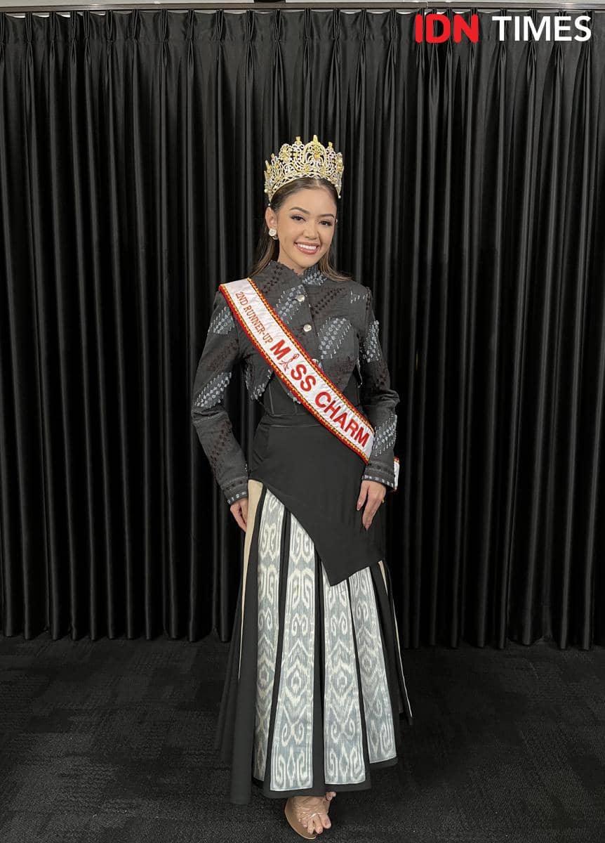OOTD Puteri Indonesia 2025 di Media Visit IDN Times